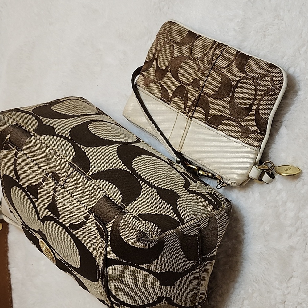 Coach Y2K Soho Brown/Beige Signature Canvas Front Pocket Baguette Bag W/ Wallet - Picture 9 of 16